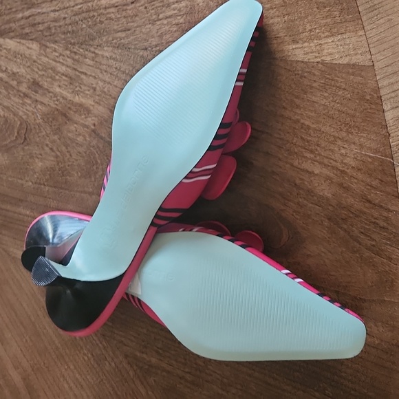 Chic Liz Claiborne Shoes - Picture 2 of 4